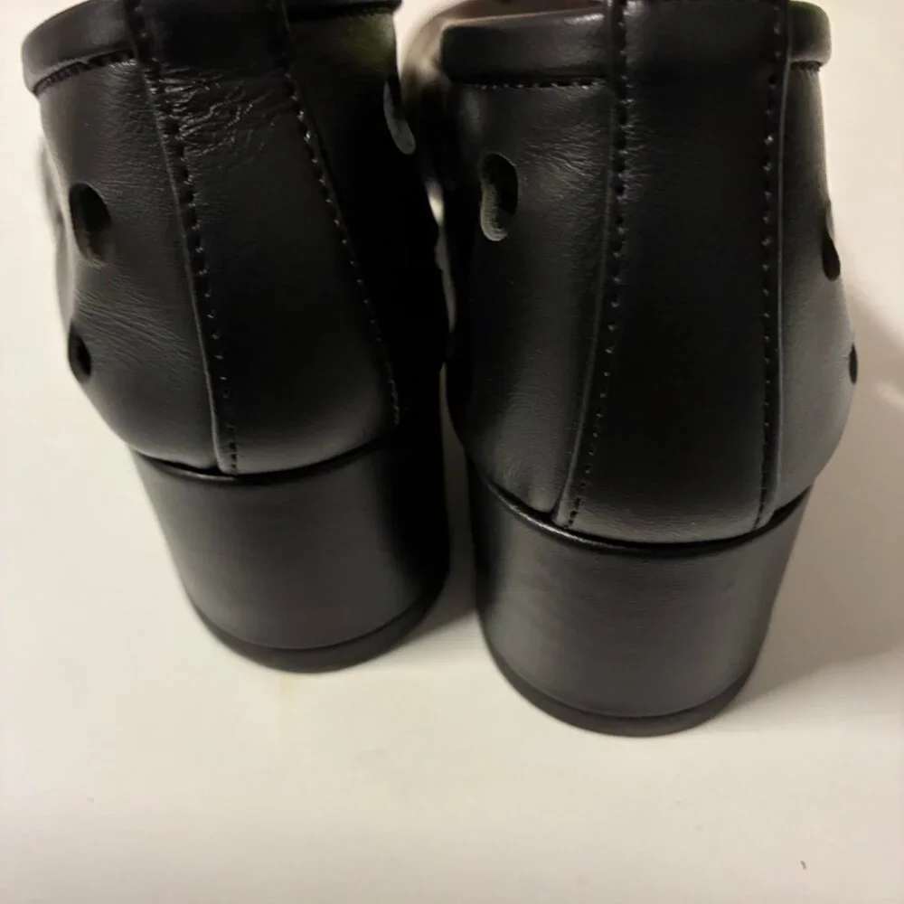 Dear Frances 37 Balla Pump Black Patent Leather with Perforations - Picture 8 of 8